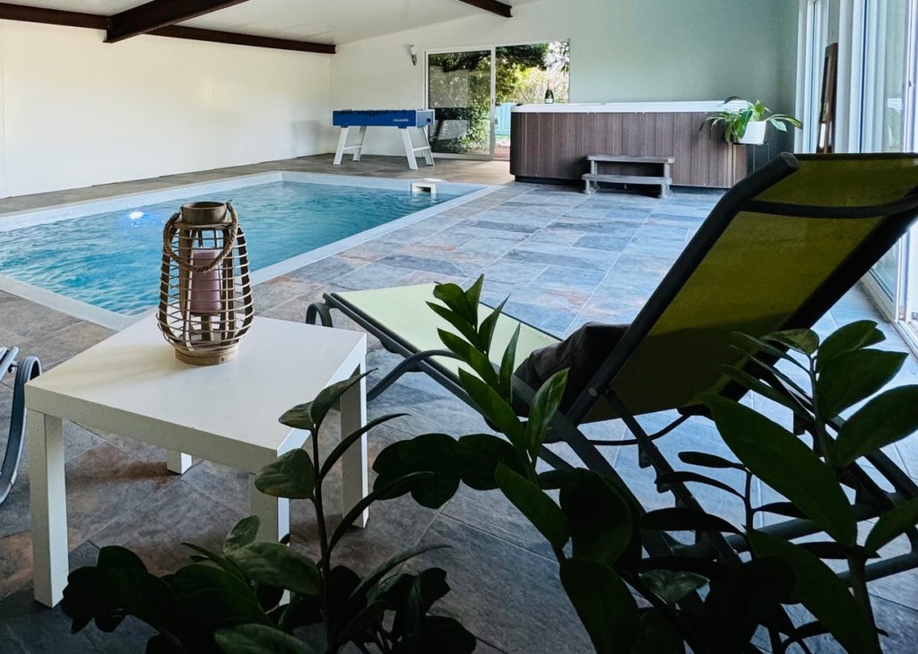 Location naturiste avec piscine intérieure Sud de la France